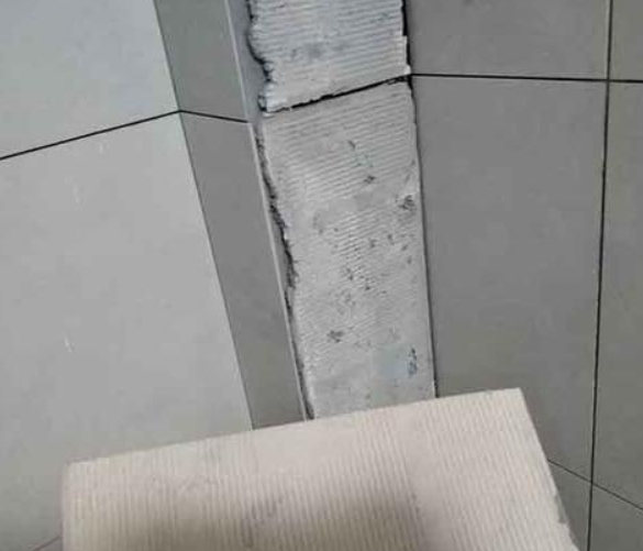 景洪瓷砖空鼓维修公司分享下厨房瓷砖脱落的补救措施。